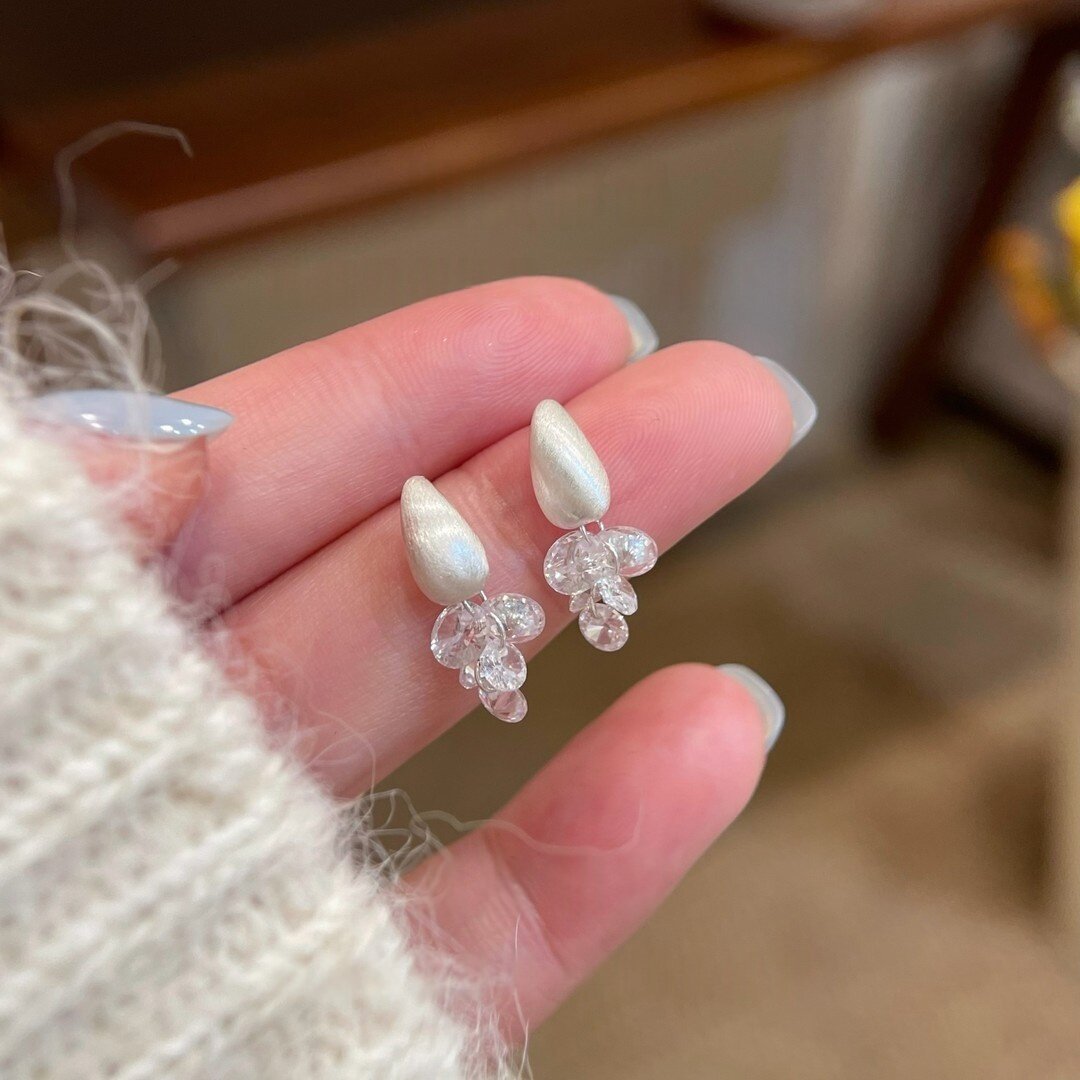 Rhinestone Tassel Minimalist Design Clear Cold Earrings