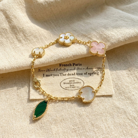 Women's Four-leaf Clover Fashion High Sense Palace Style Personalized Natural Shell Bracelet