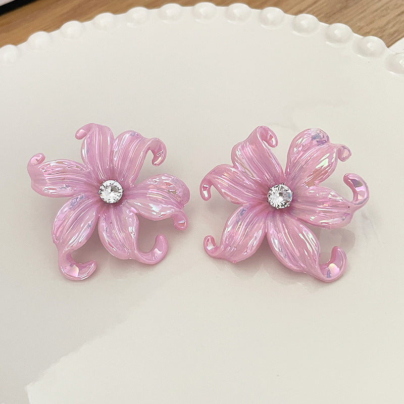 Exaggerated White Flower-de-luce Flower Female Acrylic Design Earrings