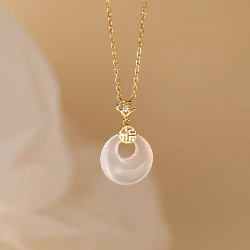 Sier Female White Chalcedony Special Interest Light Luxury Sterling Clavicle Necklace