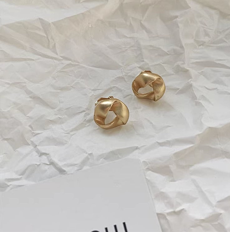 Plated Premium Lady Temperament Retro Matte Knotted Rings