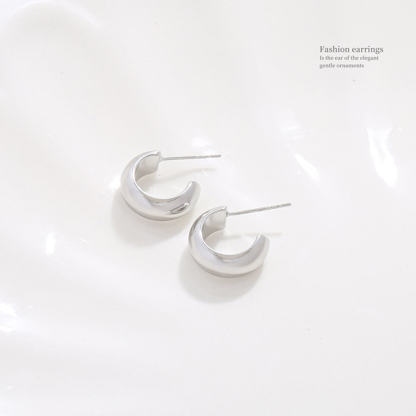 Women's Simple Glossy Shaped Sterling Sier Light Luxury Stud Earrings