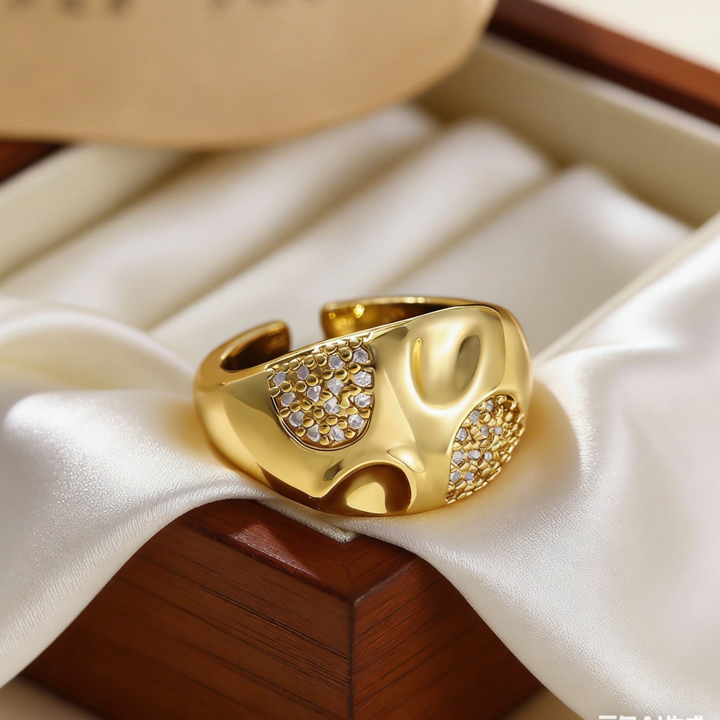 Luxury Geometric Inlaid Zircon Open Niche Trendy Ring