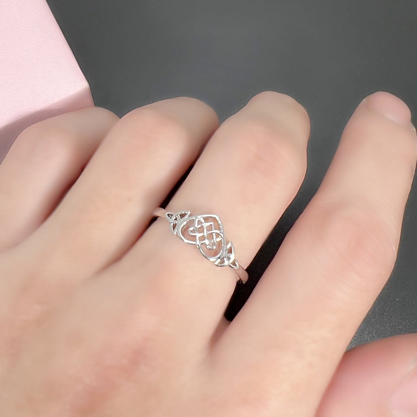 Classic Simple Interwoven Love Heart-shaped Knotted Rings