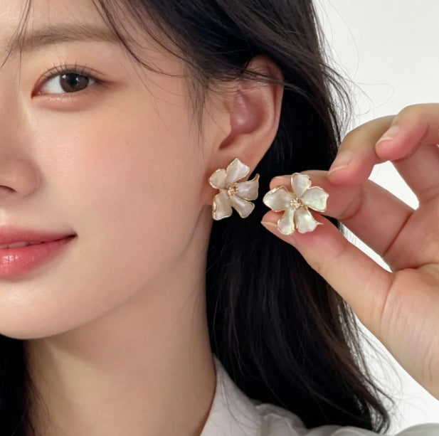 Women's Minority Design Fashionable Flower Light Luxury High-grade Temperament Earrings