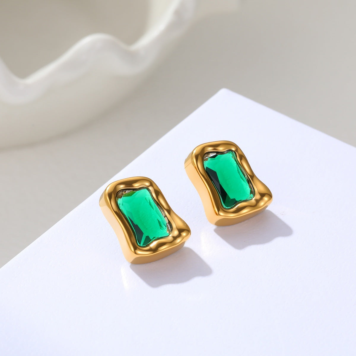 Luxury Emerald Zircon Ear Niche Advanced Earrings