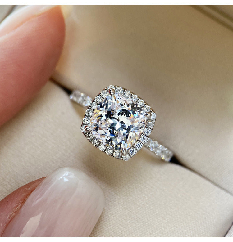 Sier-plated High Carbon Diamond Style Mild Luxury Square 2 Karat Ring