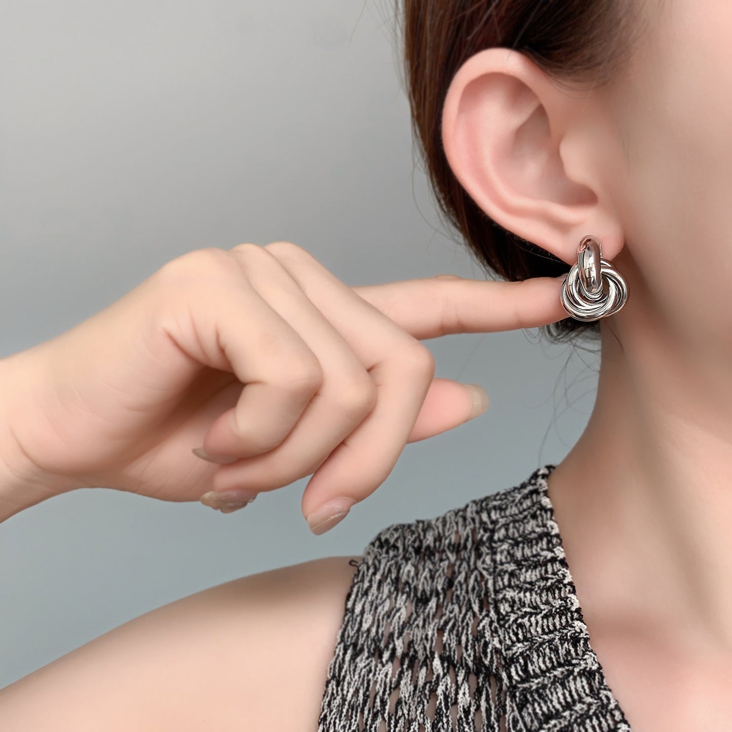 Women's Circle Twist Design High-grade Copper Plated Stud Earrings