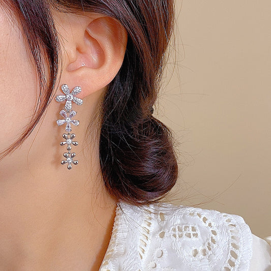 Mori Fresh Zircon Flower Ear Super Earrings