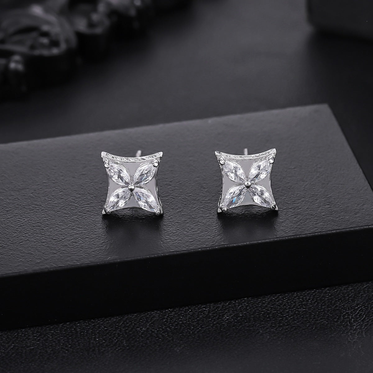 Men's & Women's Flash Zircon Light Luxury High-grade Fashion Stud Earrings