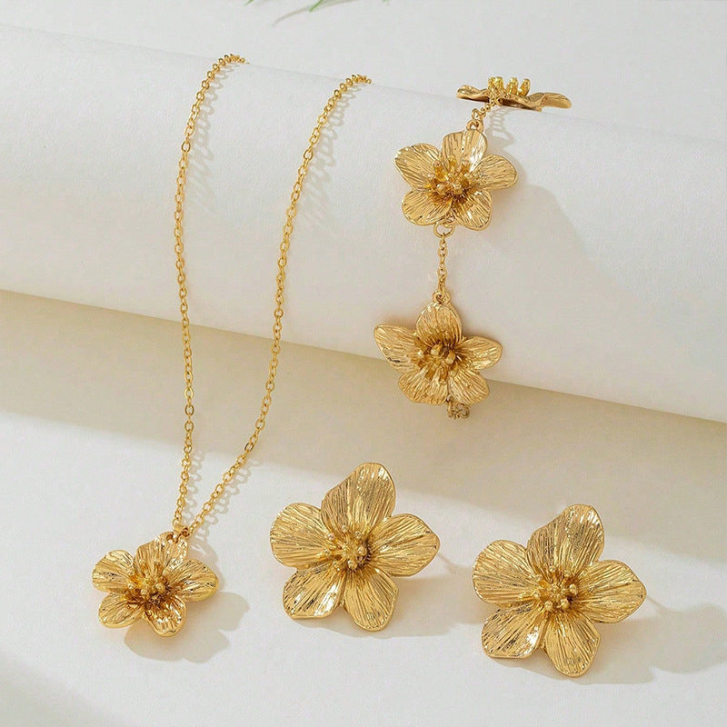 Slouchy Classic Women's Flower Golden Stamen Jewelry Set