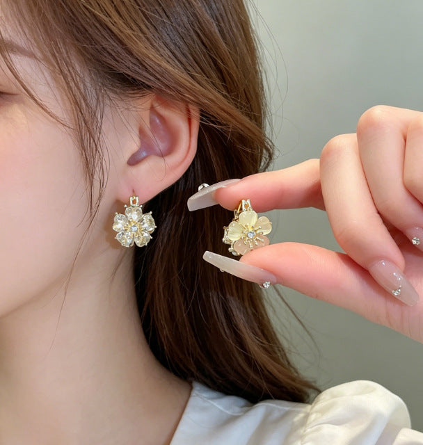 Women's Minority Design Fashionable Flower Light Luxury High-grade Temperament Earrings