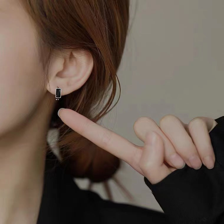 Women's Sier Retro Style Simple Love Clip Temperament Ear Buckle