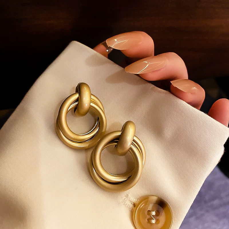 Women's Needle Round Curved Geometric Ear Retro Personalized Temperamental Light Luxury Earrings