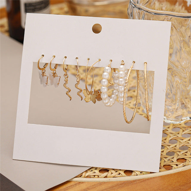 Women's Inlaid Pearl Creative French Retro Gold Ear Stud Earrings