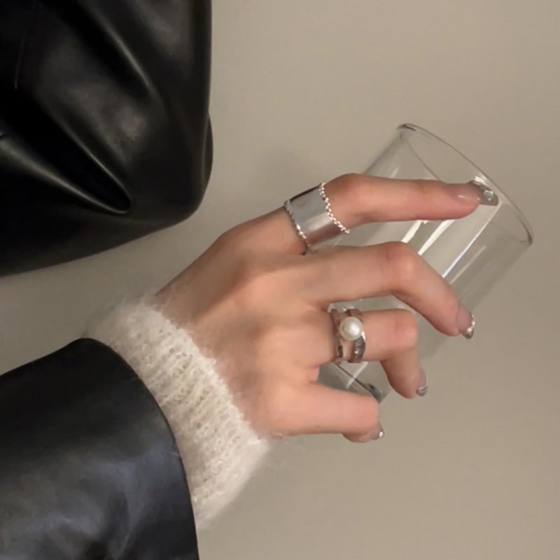 Women's Wide-brimmed Geometric Simple Cross Pearl Line Rings
