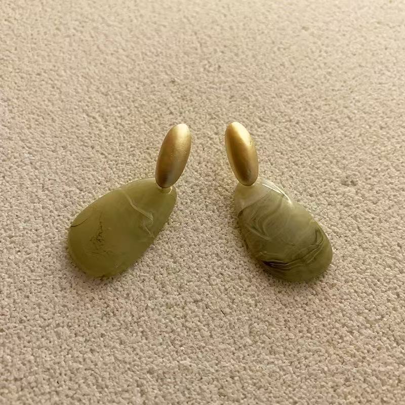 Women's Vintage Acrylic Water Drop Design Fashion Sier Stud Earrings