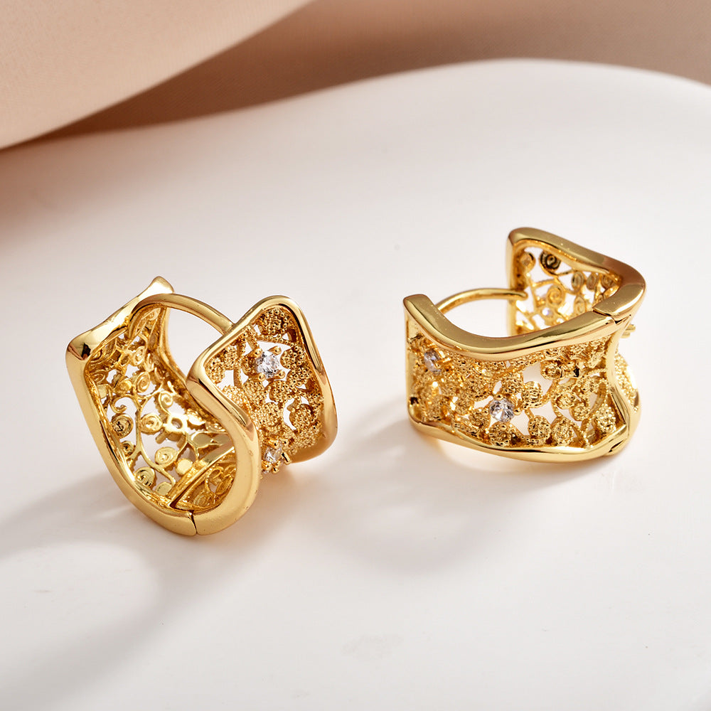 Gold Hollow Zircon Clip Light Luxury Personality High-grade Earrings