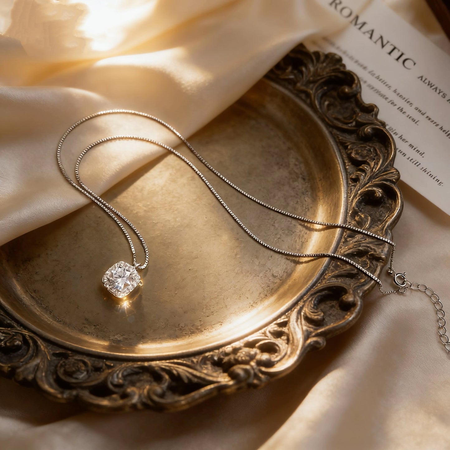 Women's Diamond Small Sugar Cube Round Zircon Light Luxury Clavicle Necklace