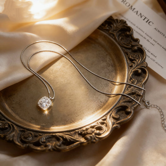 Women's Diamond Small Sugar Cube Round Zircon Light Luxury Clavicle Necklace