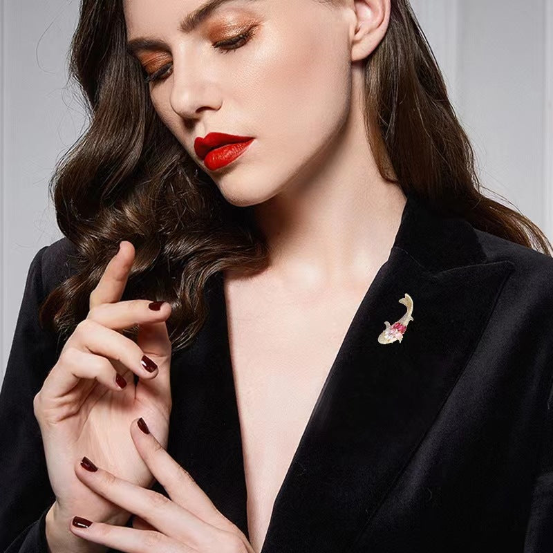Women's Golden Carp Brooch Exquisite Corsage Luxury Brooches