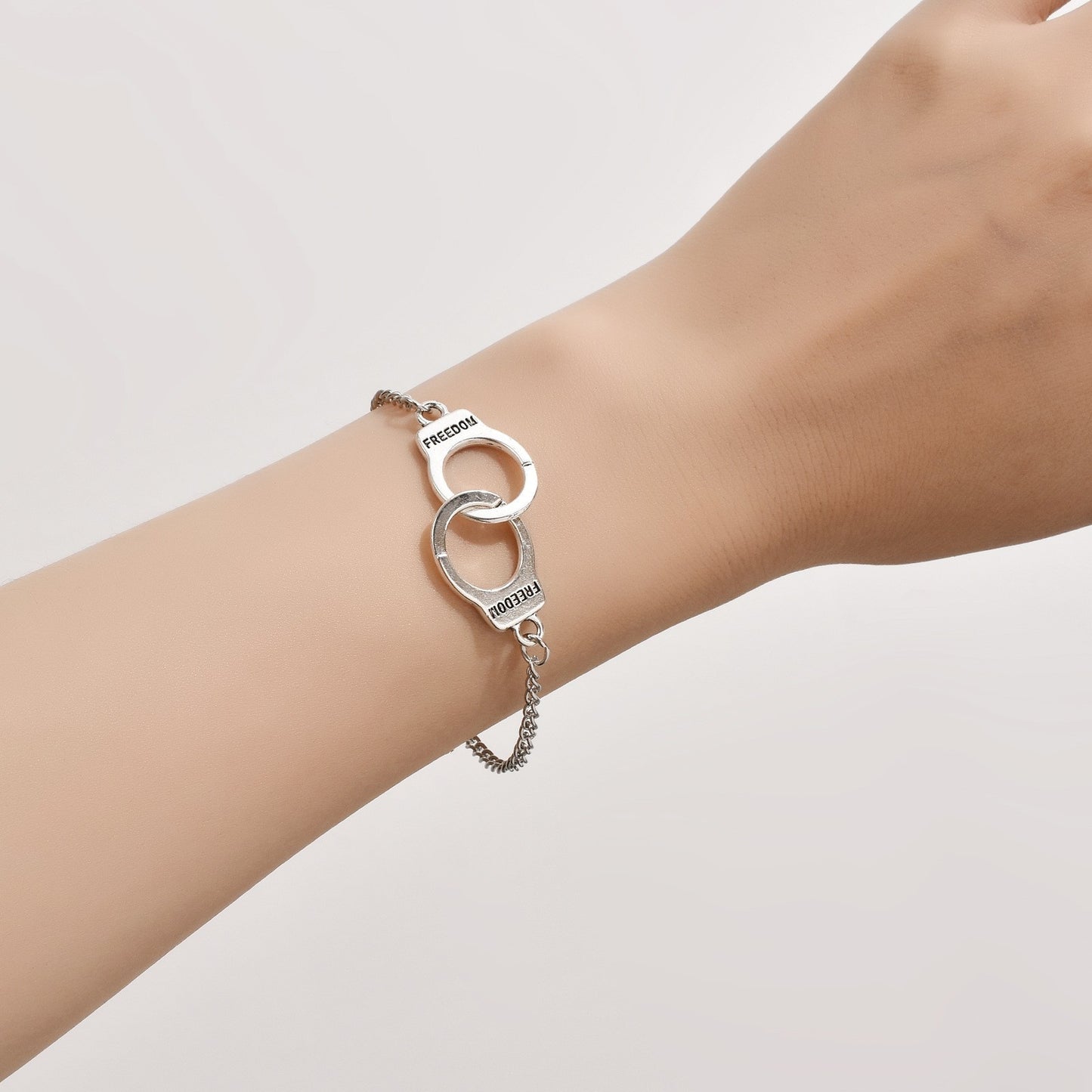 Female Retro Hip Hop Cold Wind Clavicle Chain Cool Necklace