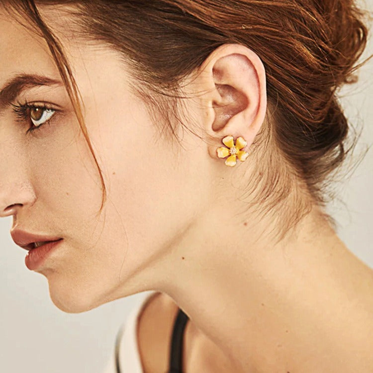 Personality Asymmetric Fresh Fan Small Flower Little Bee Stud Earrings
