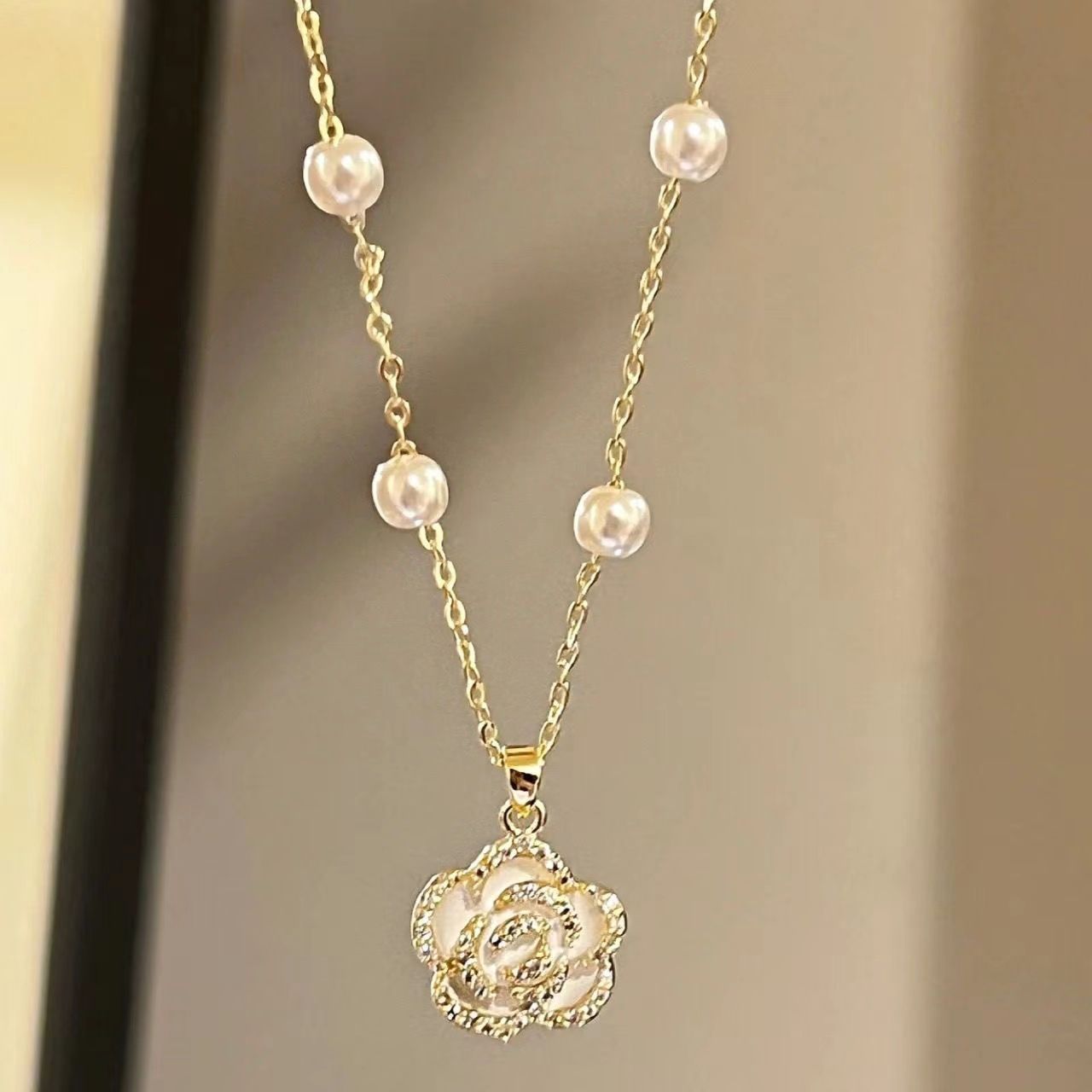 Women's Light Luxury Minority Sweater Clavicle Chain Design Sense Necklaces