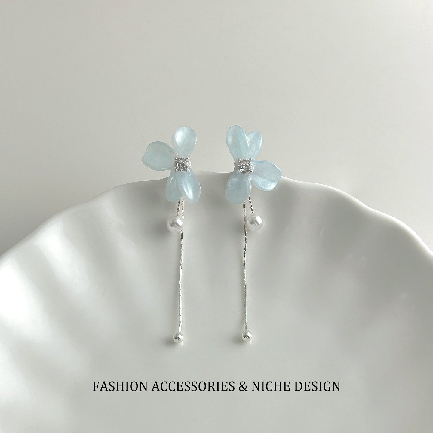 Women's Long White Flower Tassel Pearl For Gentle Fashion Dignified Generous Rings