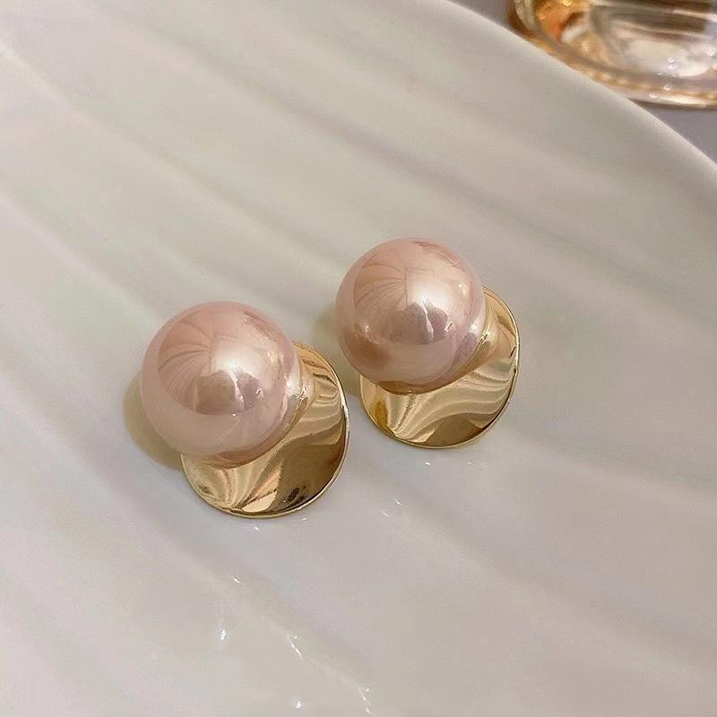 Women's Elegant Delicate Pearl Fashionable Niche Temperament Earrings