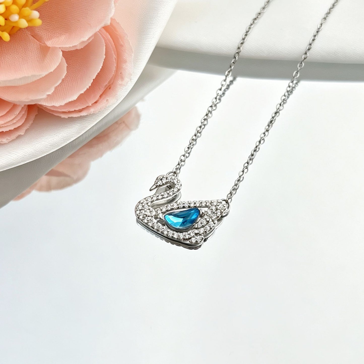 Women's Swan Light Luxury High-grade Clavicle Chain Elegant Necklace