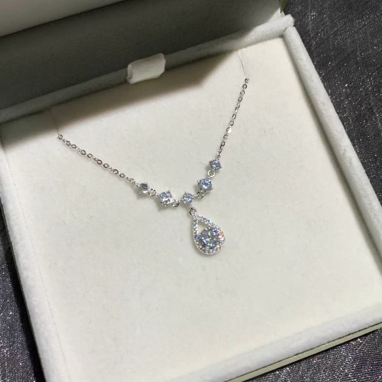 Women's Delicate Heart Light Luxury Graceful Fashionable Butterfly Clavicle Necklace