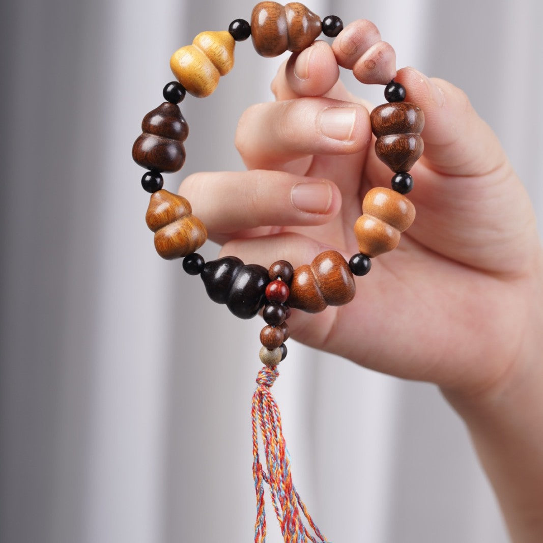 Women's & Men's Natural Green Sandalwood Old Materials Beads Crafts Hand Toy Bracelet