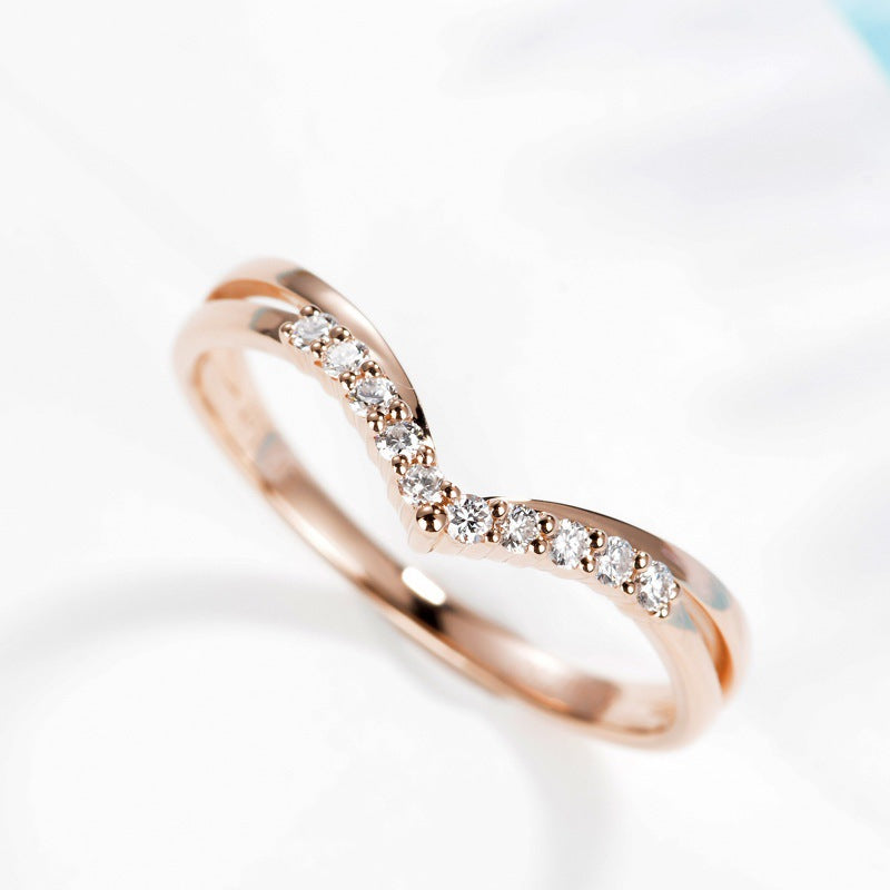 Rose Gold V-shaped Copper Inlaid Zircon Crystal Ladies Fashion Gang Ring