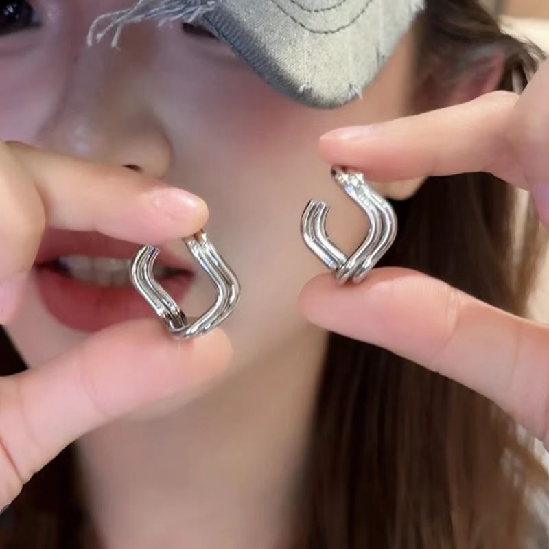Women's Luxury Irregular Simple Cold Style Fashion Temperamental Minority Design High Earrings