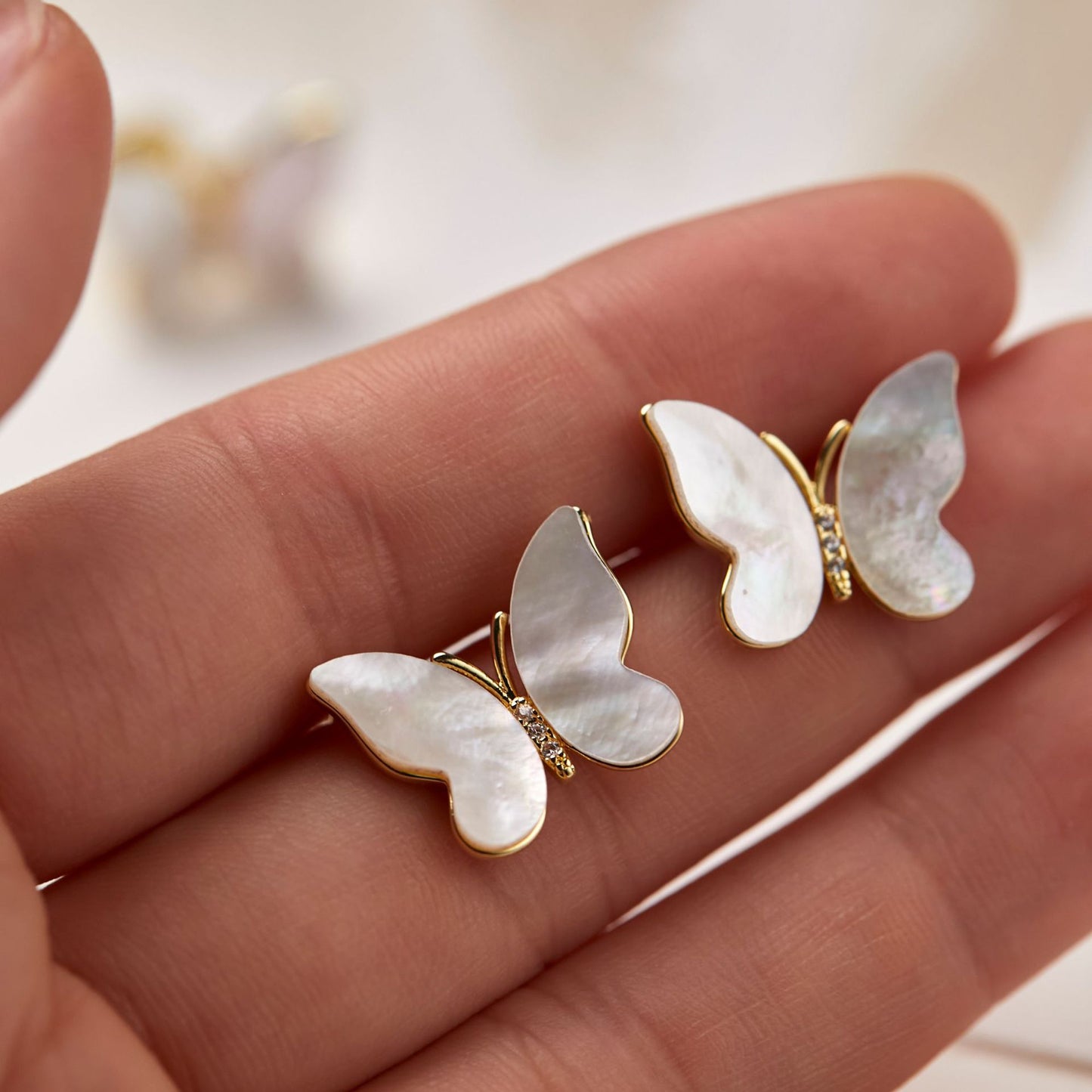 Female Design Light Luxury Shell Refined Simple Earrings