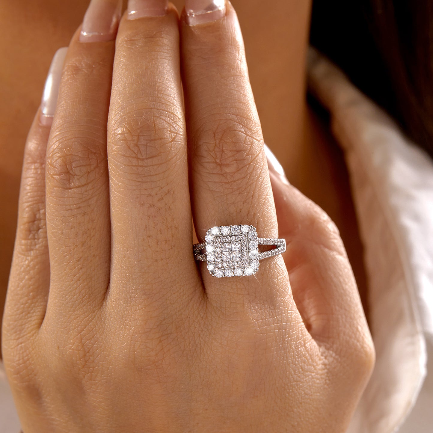 Women's Retro Elegant Copper Inlaid Zirconium High-grade Light Luxury Palace Style Ring