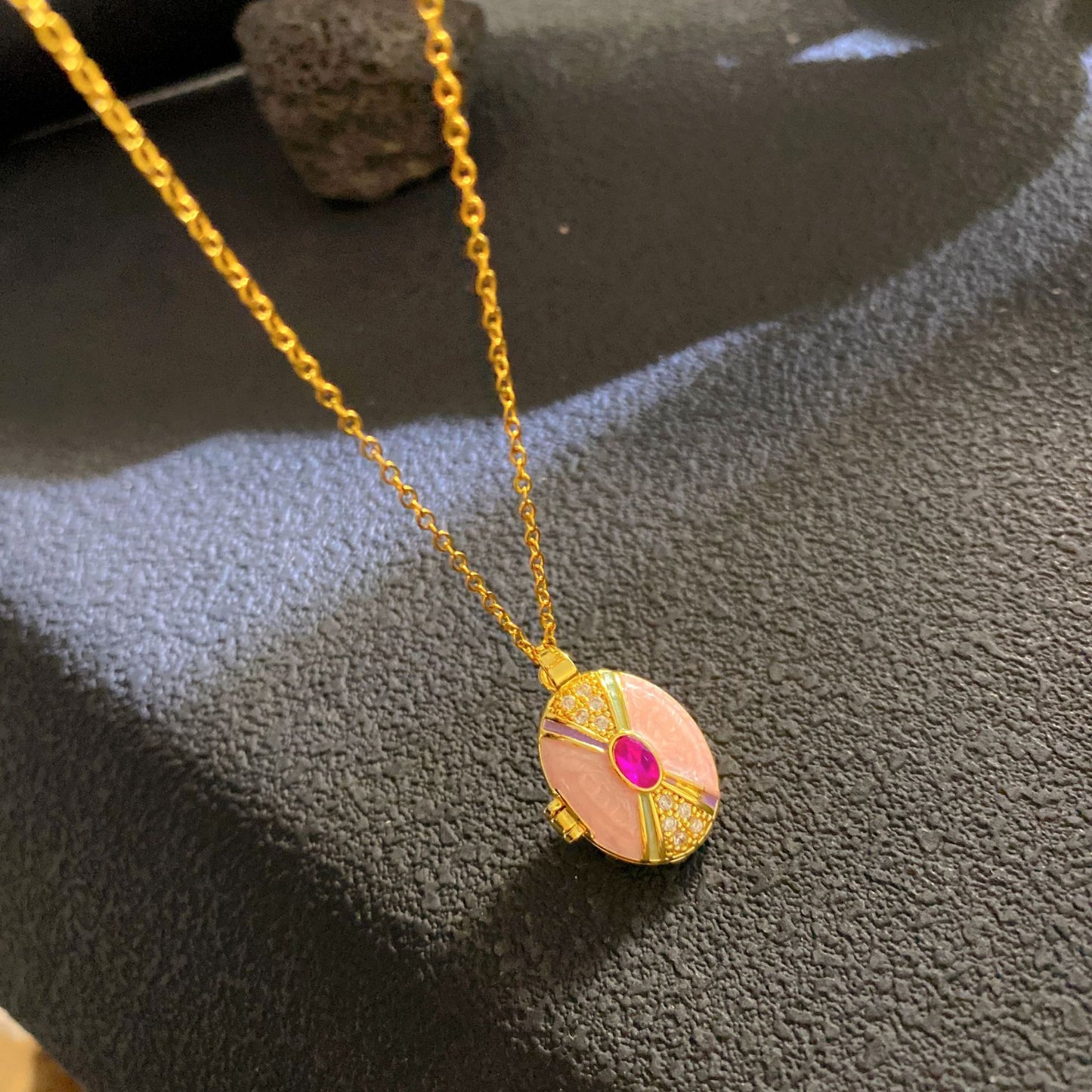 Women's Drip Glazed Box Fashion Shell Pearls Light Luxury Clavicle Pendants