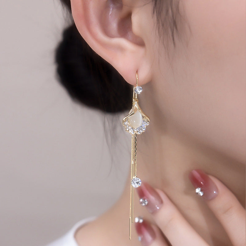 Women's Fashionable Temperament Pearl Design Opal Stone Ear Niche Earrings