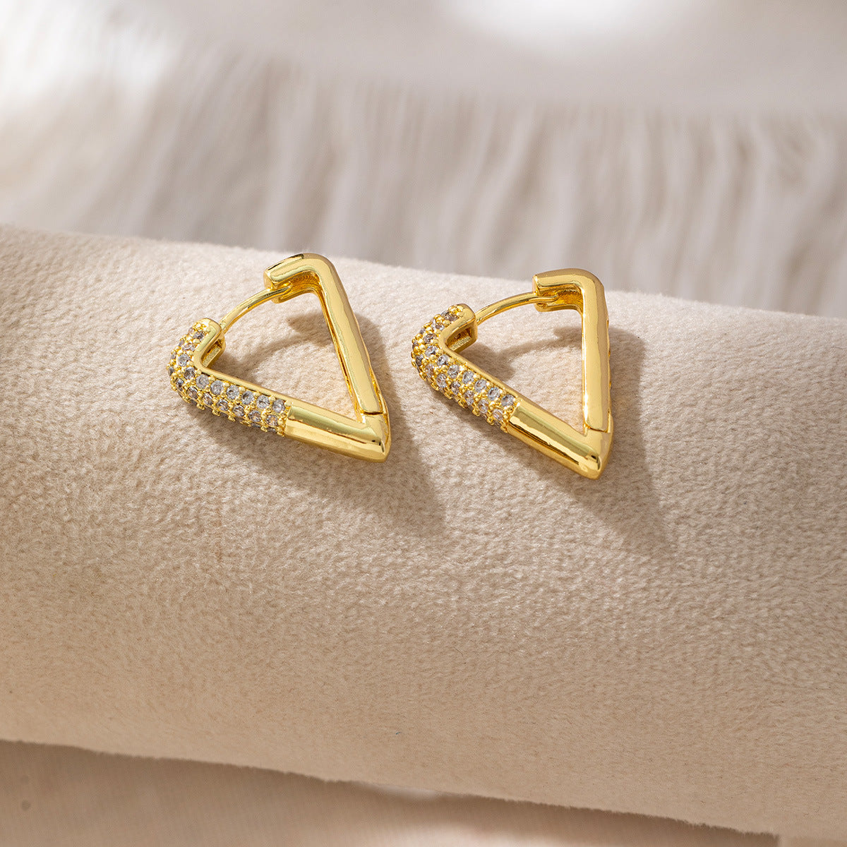Classic Style Gold-plated Clover Clip High-grade Zircon Ear Buckle