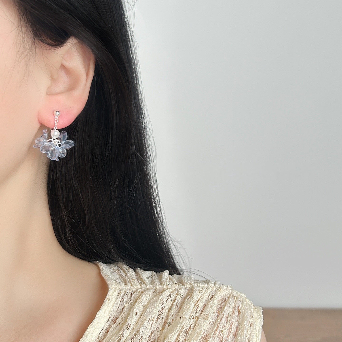 Fashion French Style Vintage Pearl Flower Light Luxury Minority Earrings