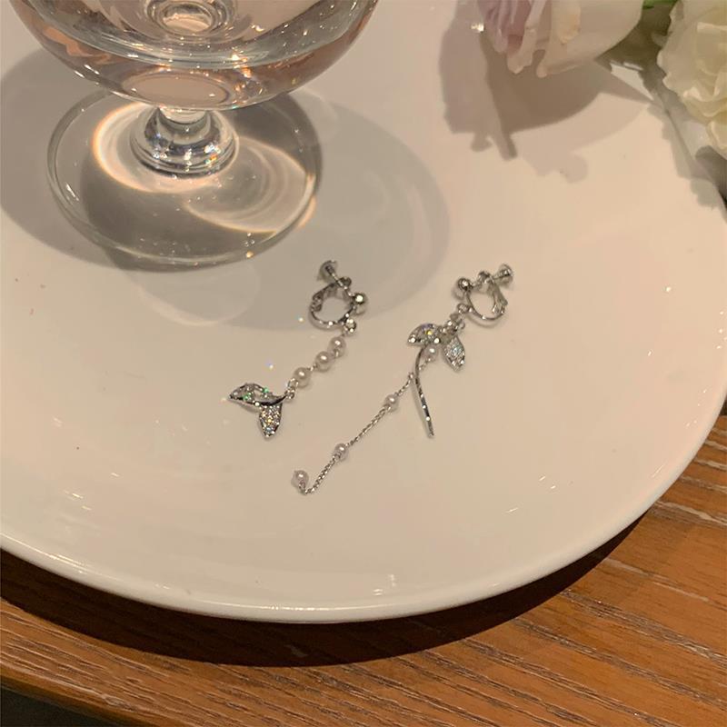 Needle Light Luxury Ear Clip Female Earrings