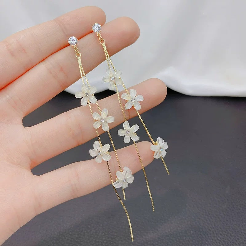 Elegant White Flower Long Small Tassel Ear Line