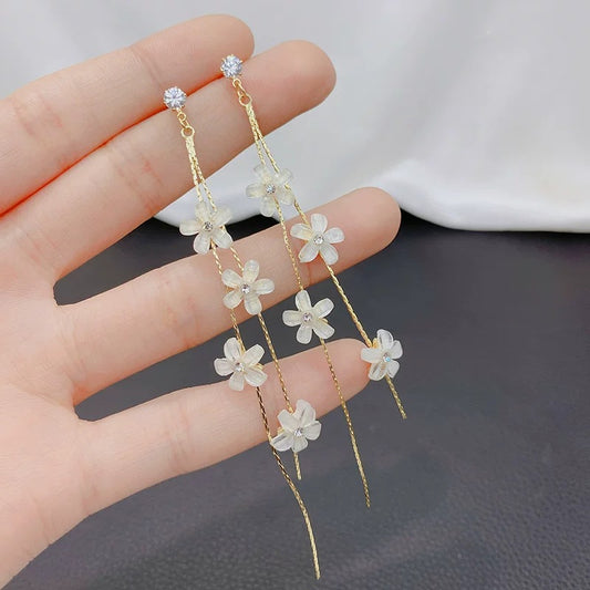 Elegant White Flower Long Small Tassel Ear Line