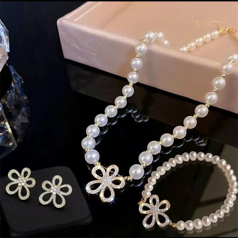 Women's French Flower Pearl Light Luxury Design Sense Necklaces