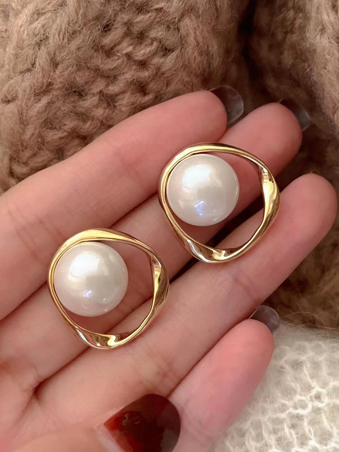 High-grade Retro Baroque Good-looking Pearl Niche Winter Earrings