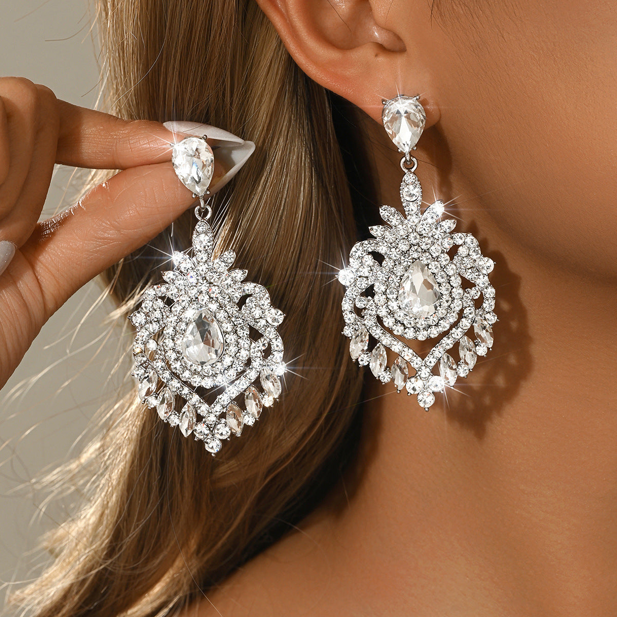 Exaggerated Diamond Flower Vintage Court Style Fashionable Design Sense Earrings
