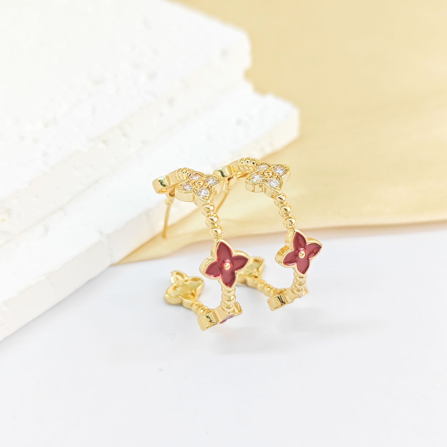 Needle Clover Angola Red Vintage Circle Light Luxury High Sense Stud Earrings