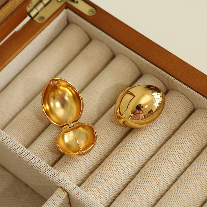 French Retro Gold Egg Shell Cool Ear Buckle