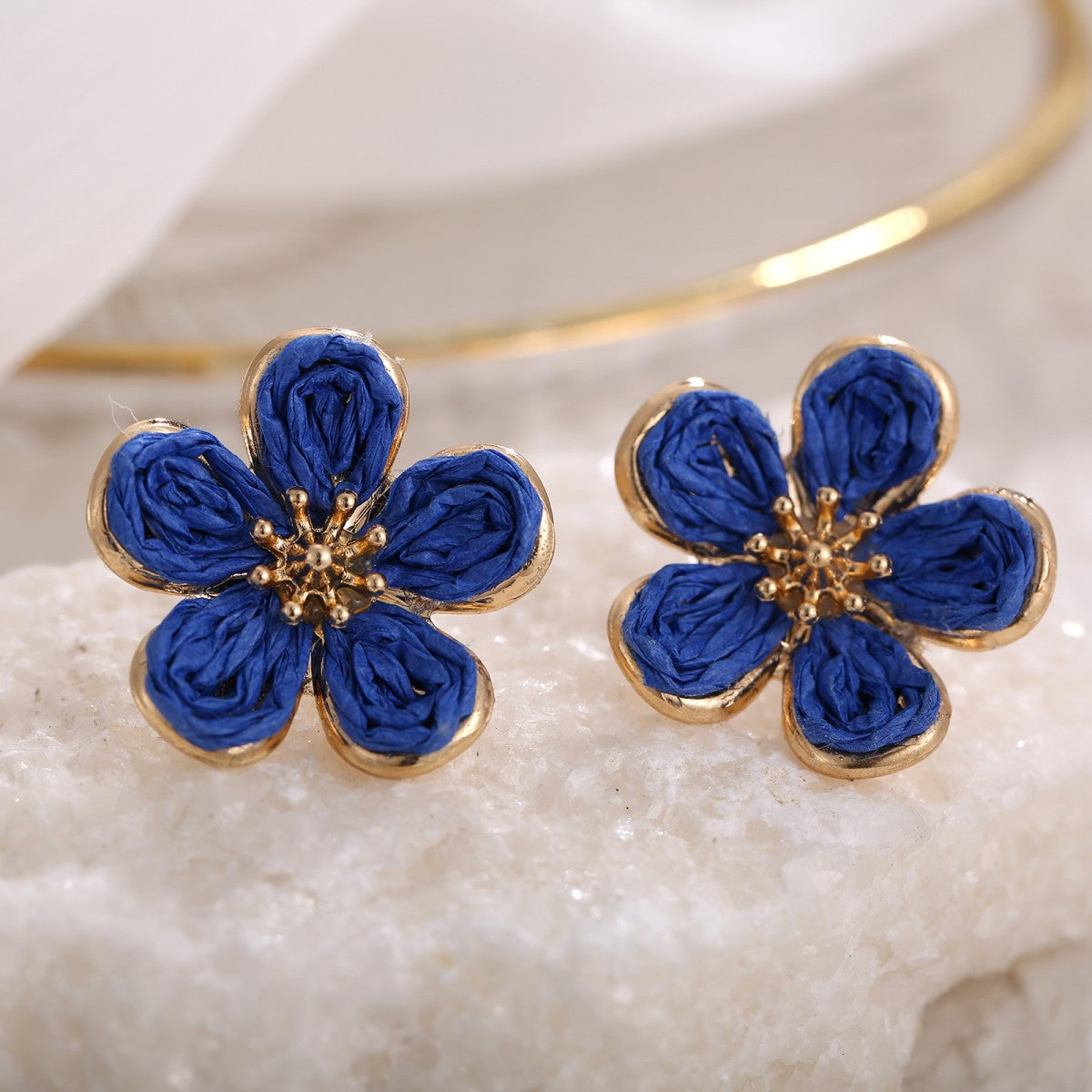 Raffia Flower Small Fashion Hand-woven Simple Earrings